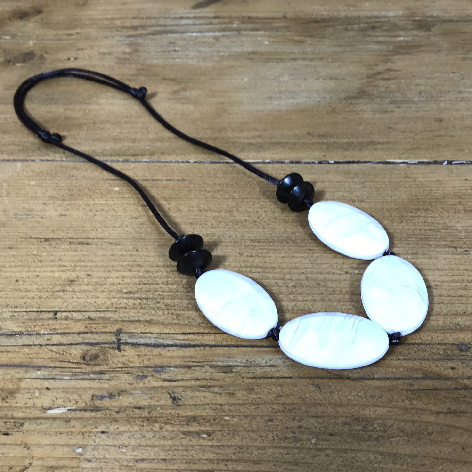 Pebble silicone and wood stylish teething necklace | White grey marble image 1