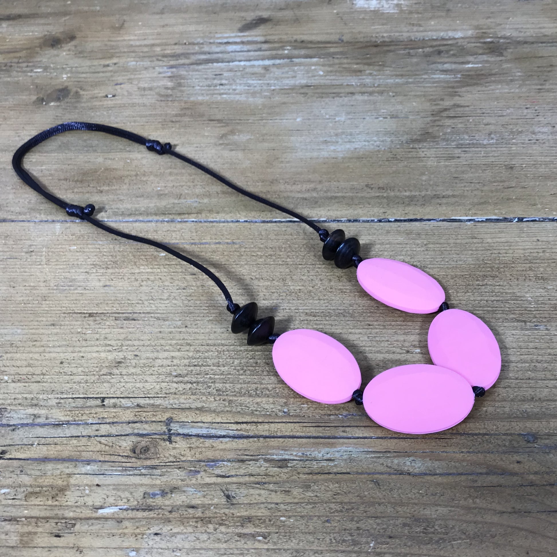 Pebble silicone and wood stylish teething necklace | Blush Pink image 1