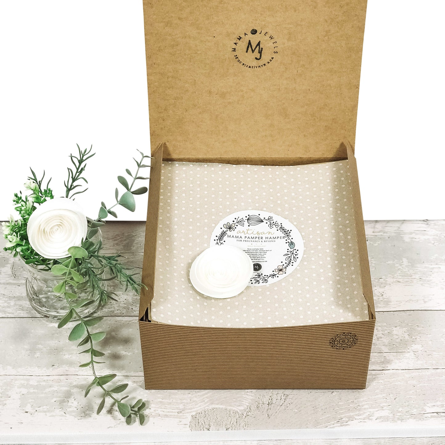 Mum to be Gift hamper | Pregnancy Pamper | Baby shower | White image 3