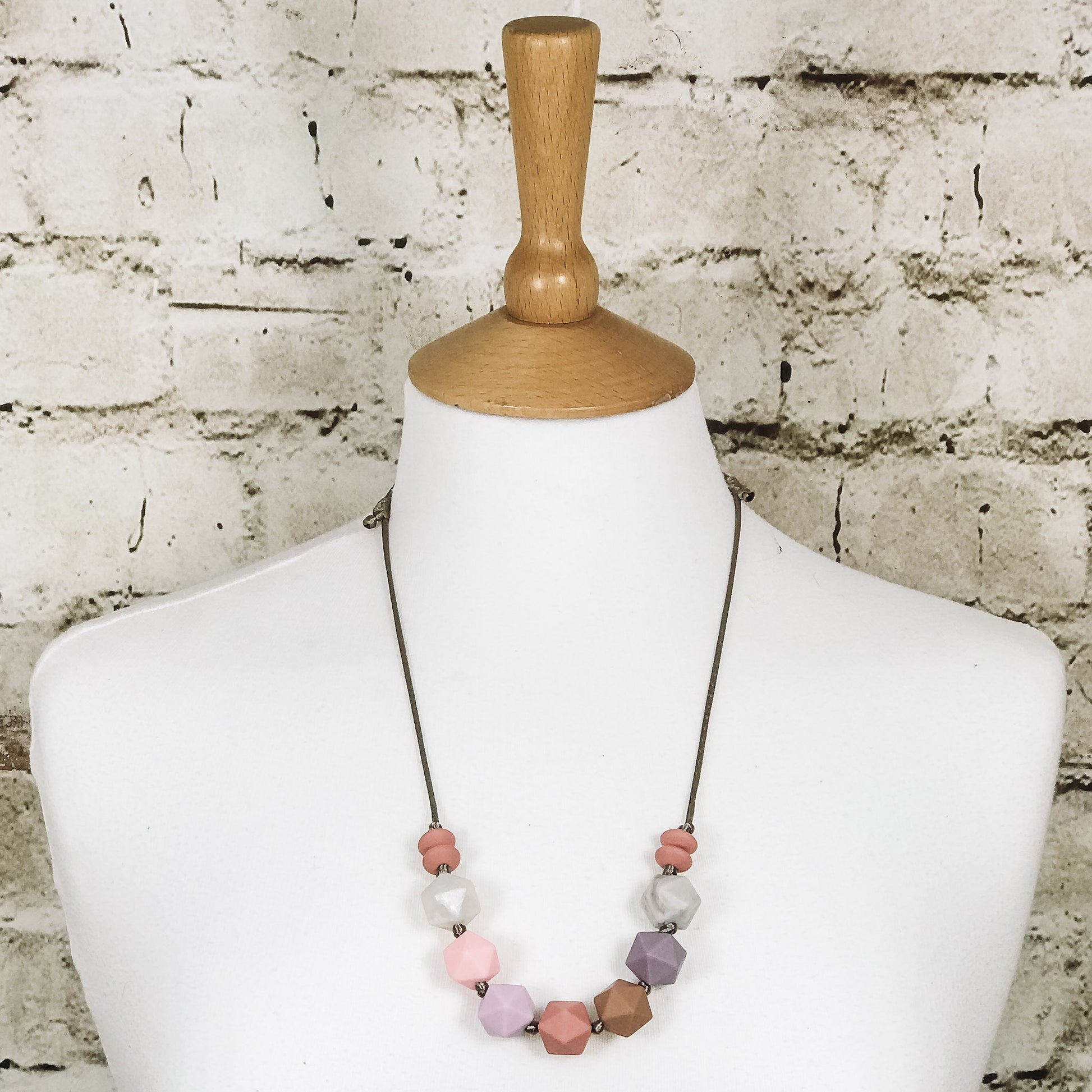 Teething fiddle necklace silicone CHAKRA rose pinks Mama