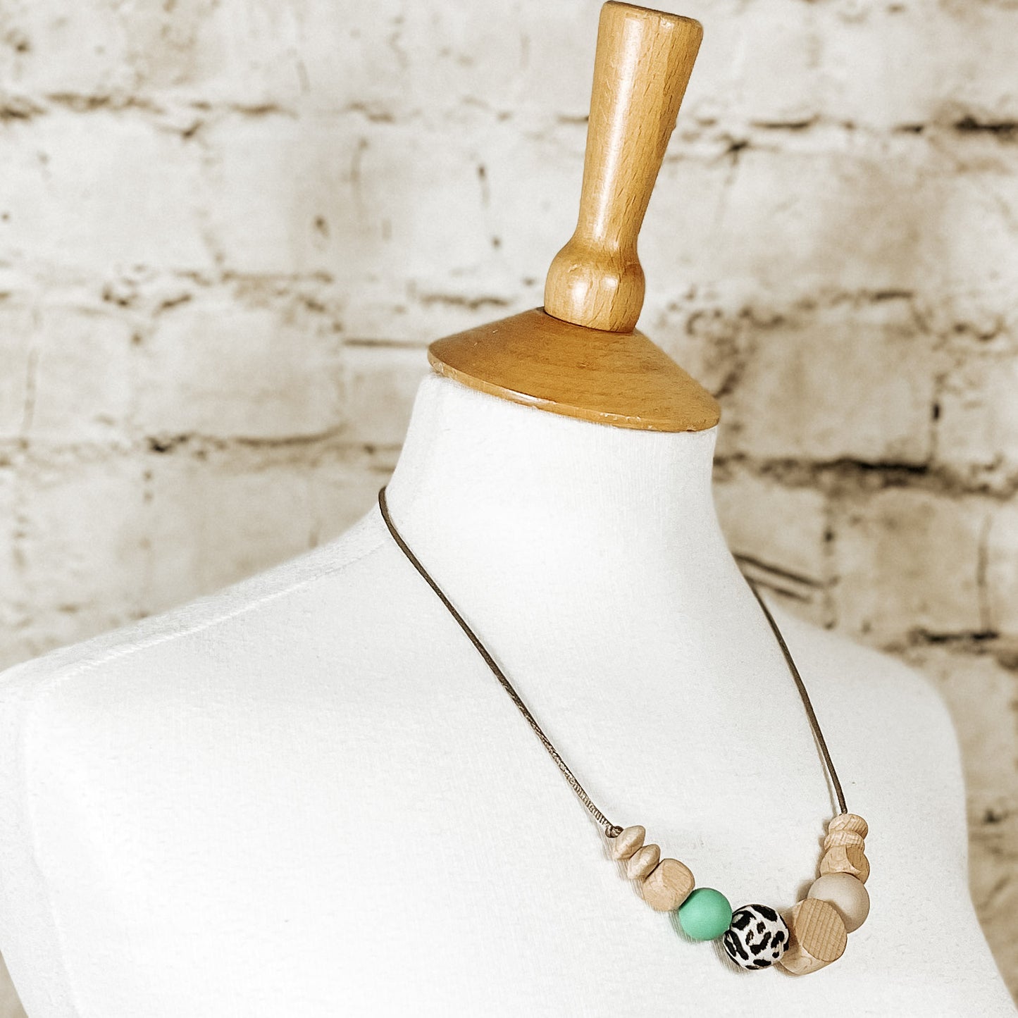 NOA Beechwood and silicone teething necklace | Leopard Green image 3